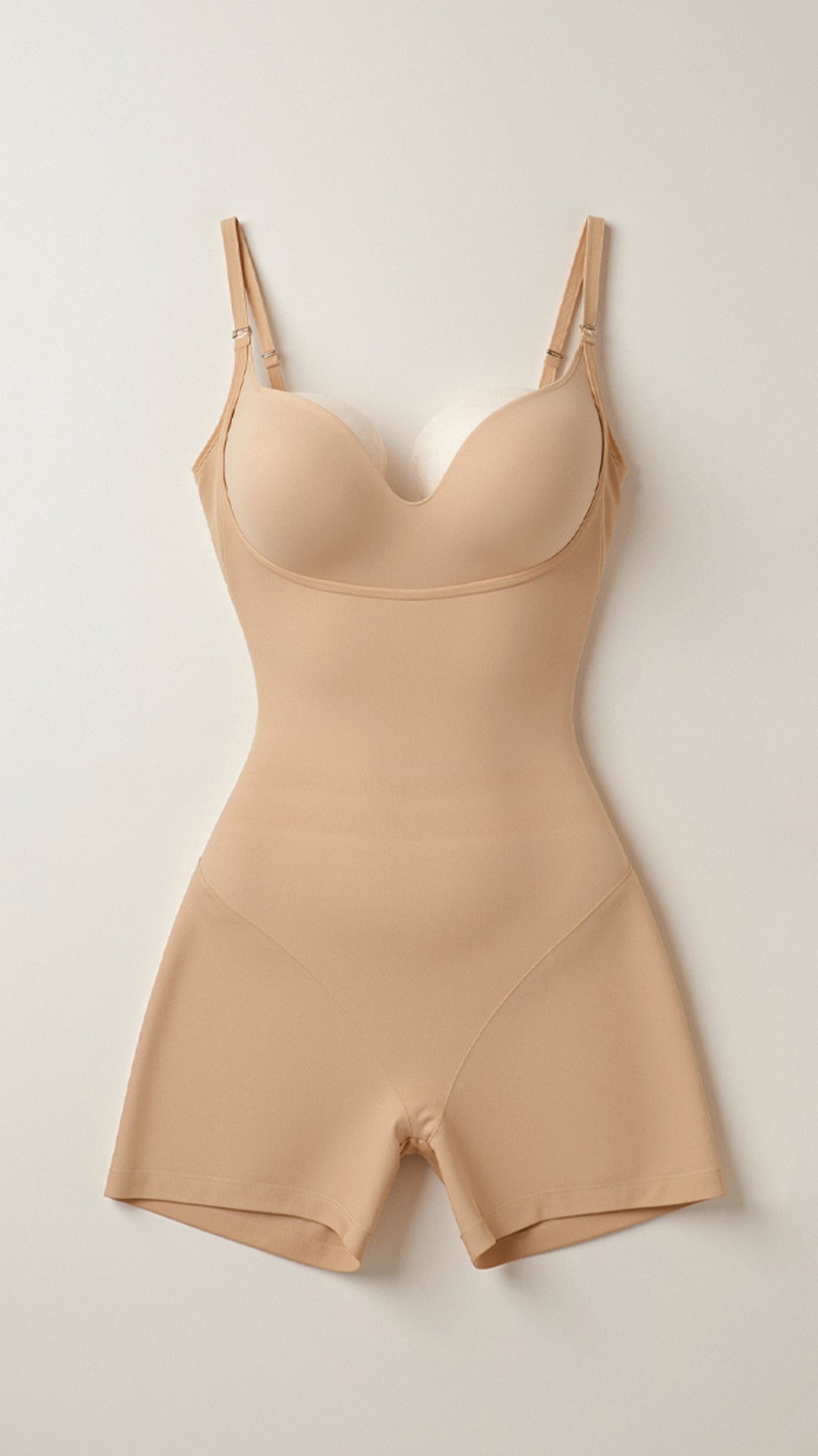 Nahtloser Po-Lifting-Bodysuit mit offener Brustpartie