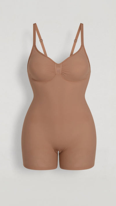 Nahtloser Bodysuit bis zur Mitte des Oberschenkels