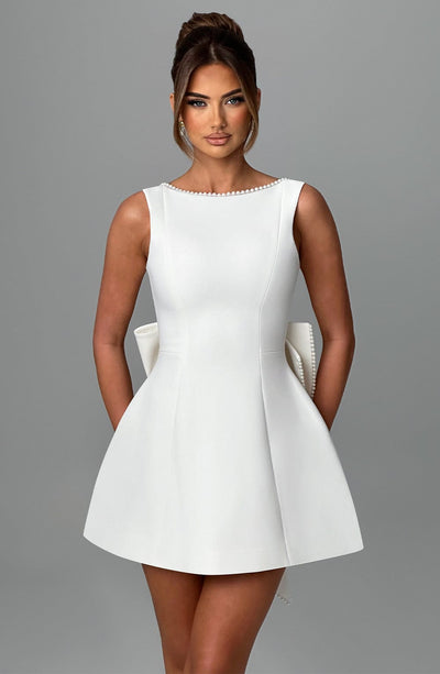 Mini-Kleid – Zeitlose Eleganz mit luxuriösen Details
