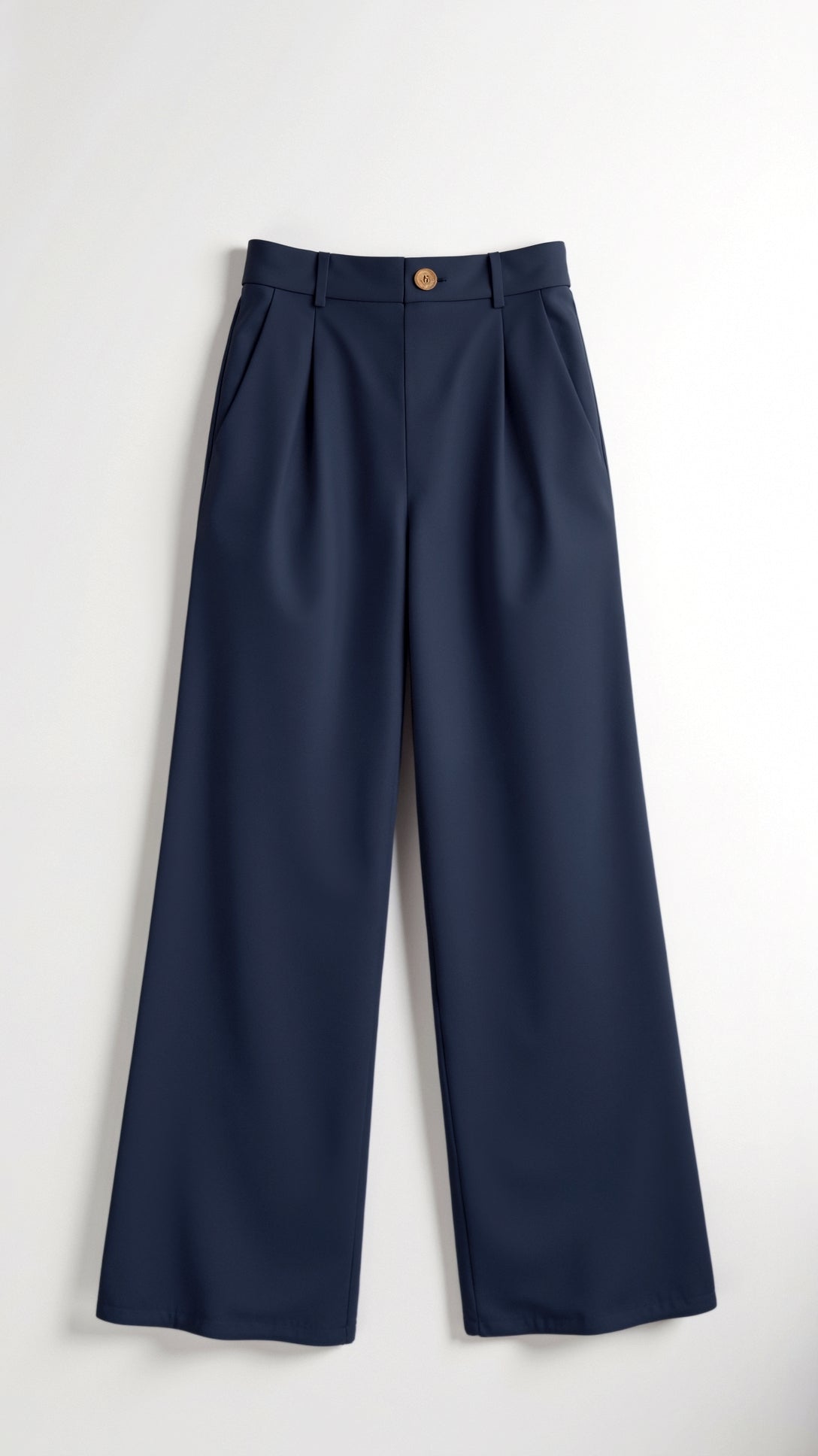 Emma Hose mit weitem Bein