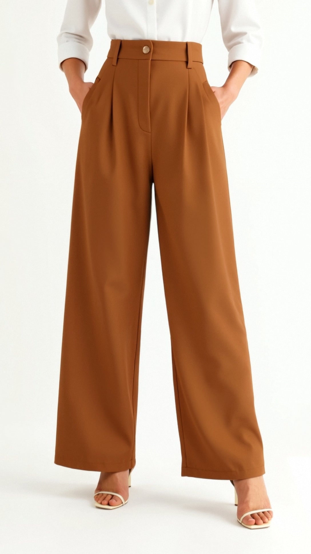 Emma Hose mit weitem Bein