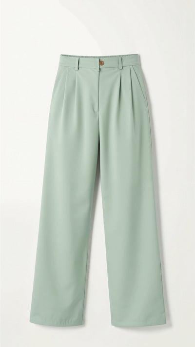 Emma Hose mit weitem Bein