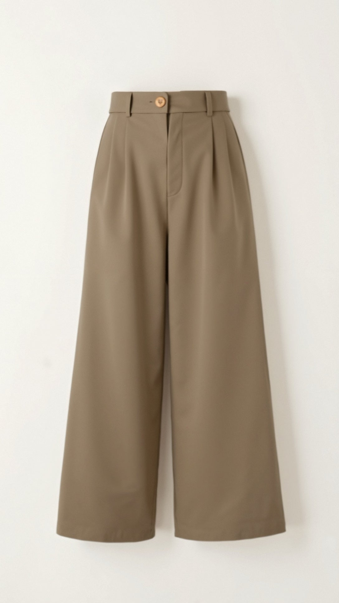 Emma Hose mit weitem Bein