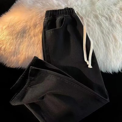 Typ | Trendige Jeanshosen für Komfort und Stil