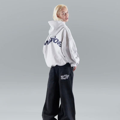 Trendiger und warmer Kapuzenpullover - Stil und Komfort vereint
