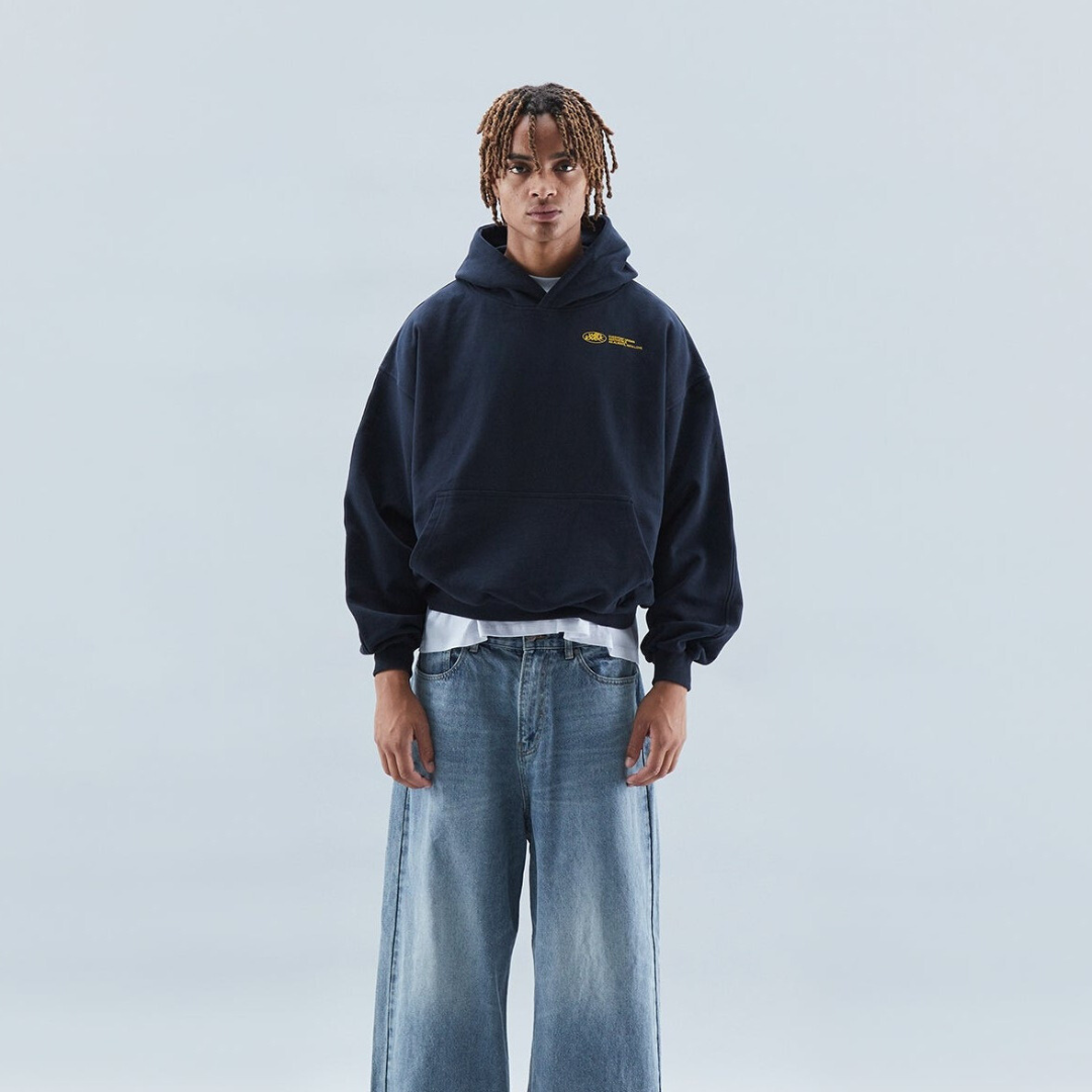 Trendiger und warmer Kapuzenpullover - Stil und Komfort vereint