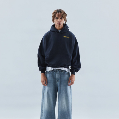 Trendiger und warmer Kapuzenpullover - Stil und Komfort vereint