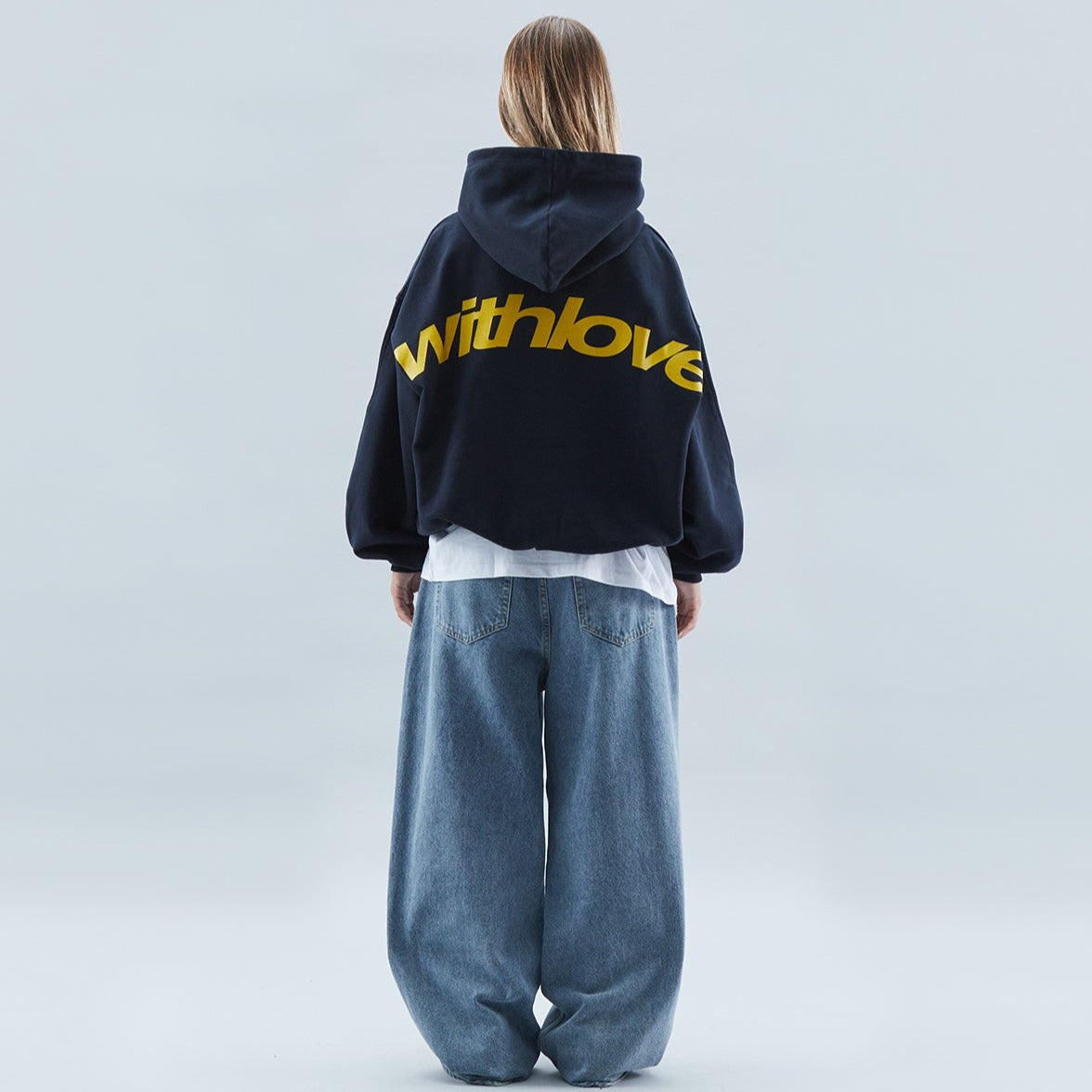 Trendiger und warmer Kapuzenpullover - Stil und Komfort vereint