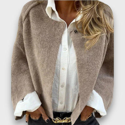 Lene – Kurzjacke mit Knopfdetail