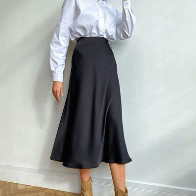 Unifarbener Satin-Midirock